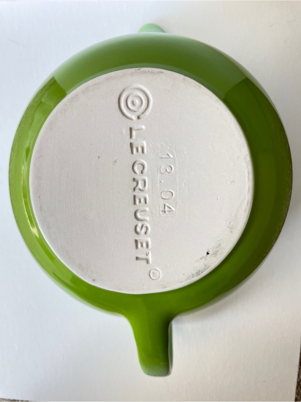 Le Creuset Kiwi Ombré 2 Qt Stoneware Batter Bowl w/ Spout Discontinued - Picture 9 of 14